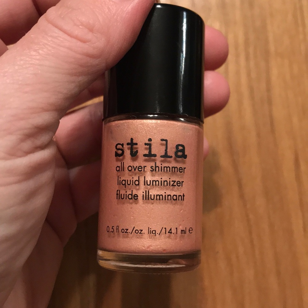 Stila all-over luminizer in Rose Gold